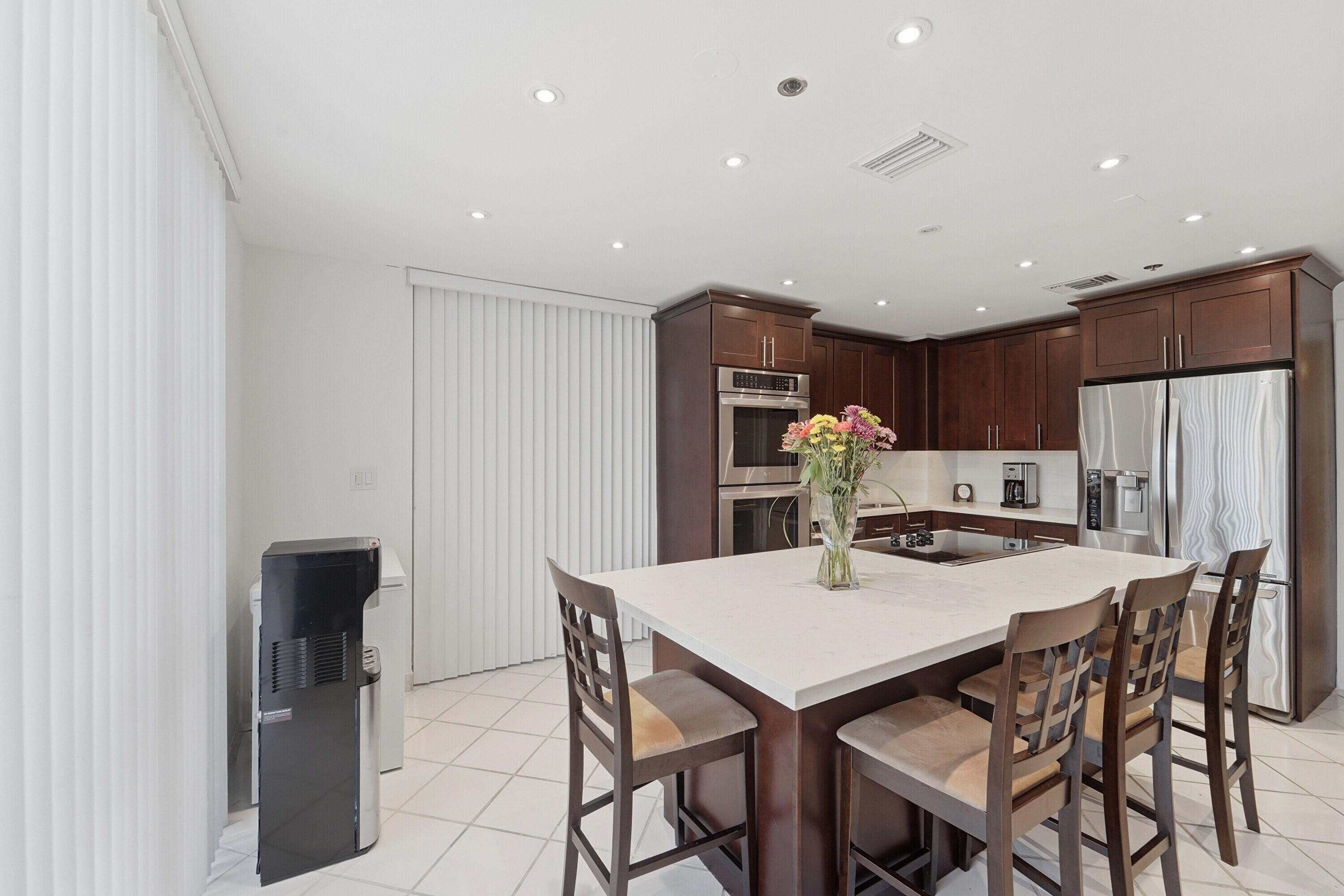 VIZCAYA TOWERS AT PALM-AIRE - Residential