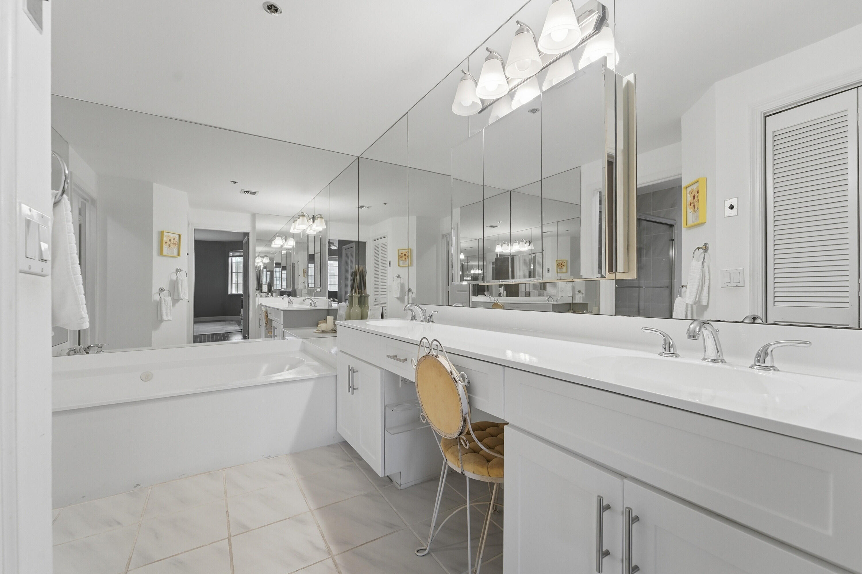 VIZCAYA TOWERS AT PALM-AIRE - Residential