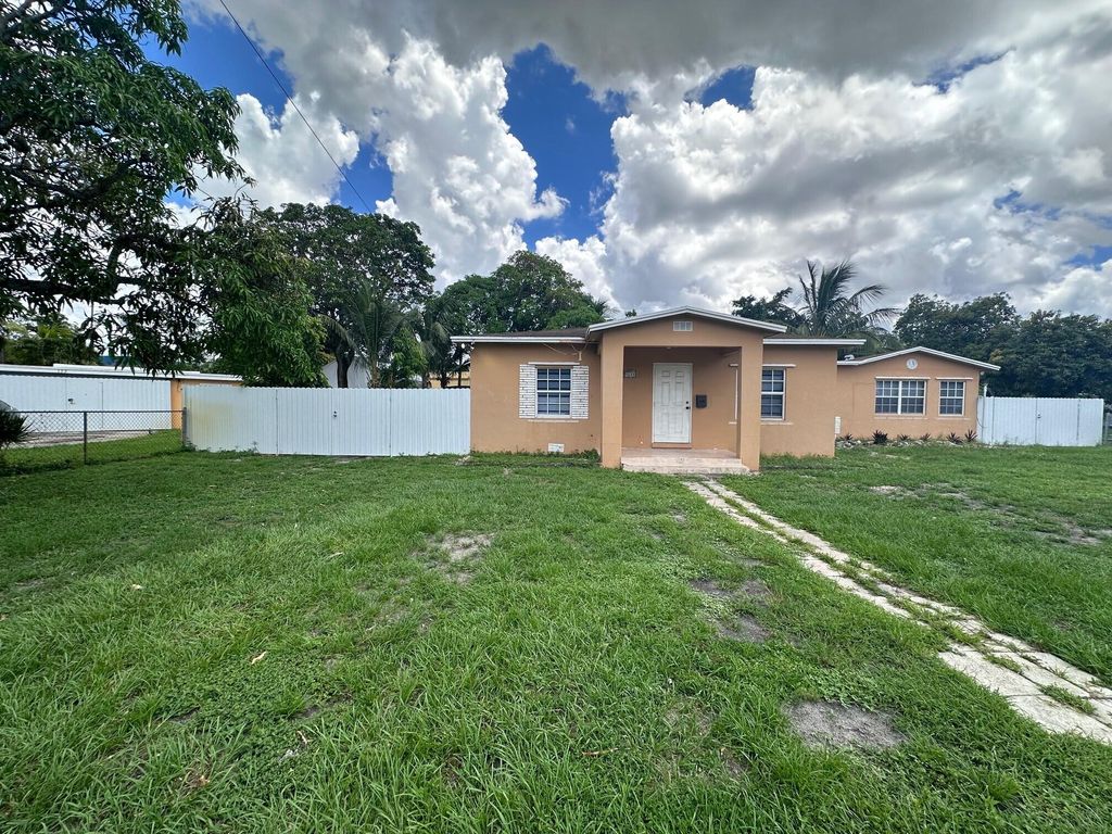Photo of 5640 Tyler Street, Hollywood, FL 33021 (MLS # R11169371)