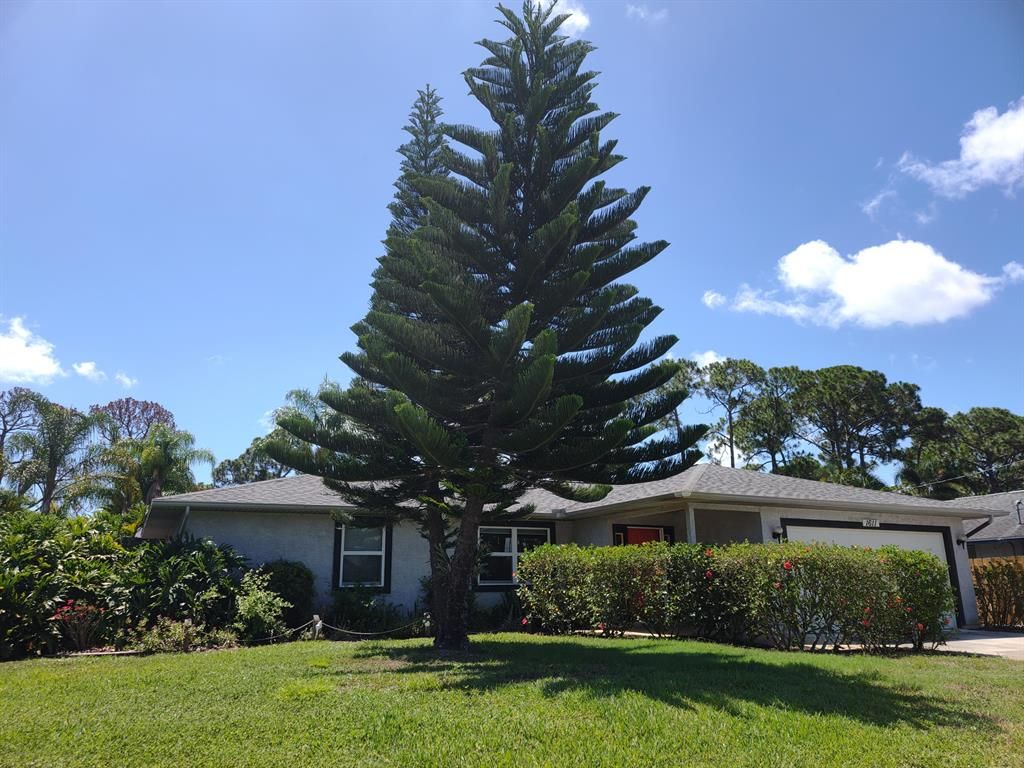 Photo of 1611 SE Fairfield Street, Port Saint Lucie, FL 34983 (MLS # R10718552)