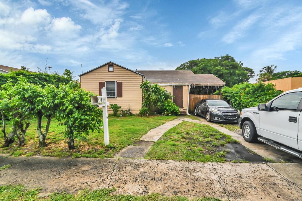 Photo of 634 39th Street, West Palm Beach, FL 33407 (MLS # R10931162)