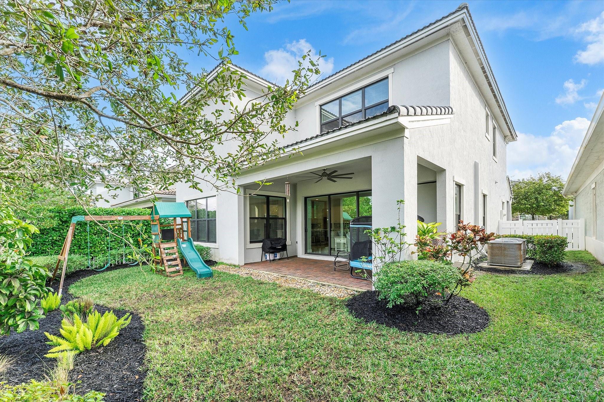 Coral Lago 182-31 B - Residential