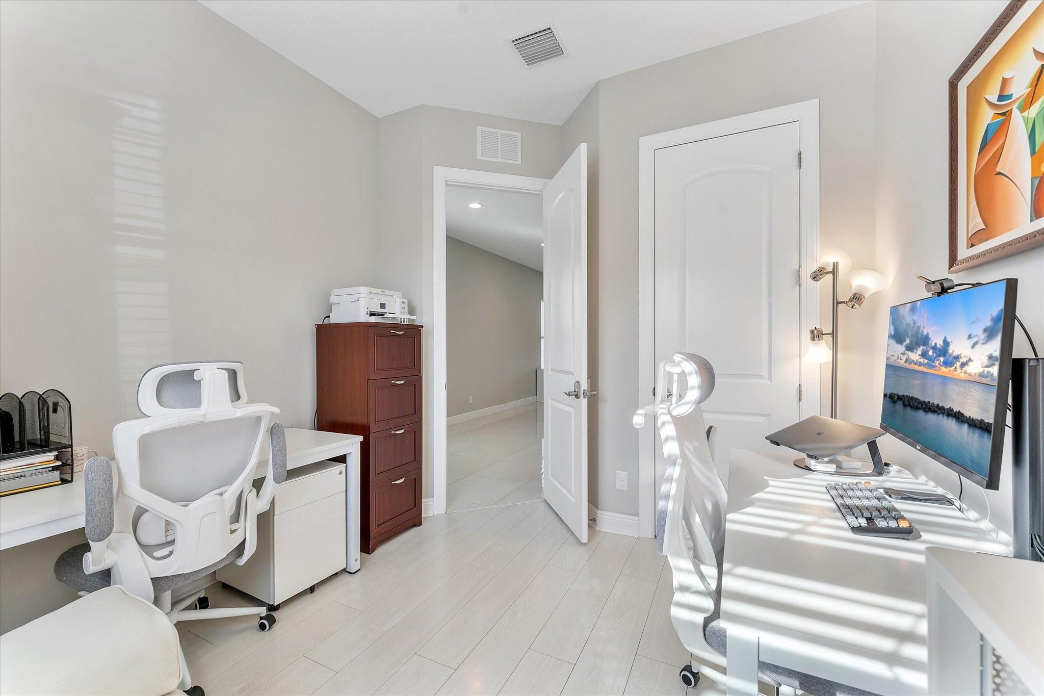 Coral Lago 182-31 B - Residential