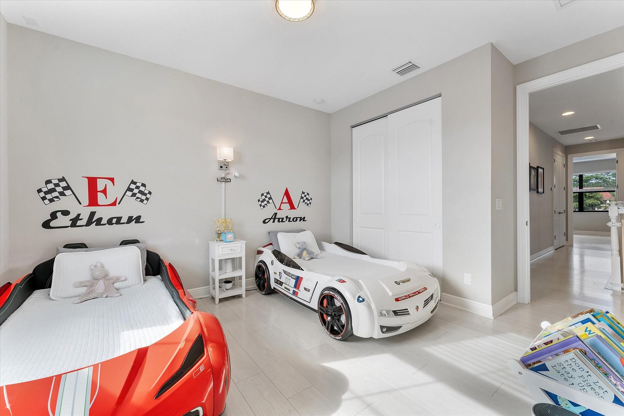 Coral Lago 182-31 B - Residential