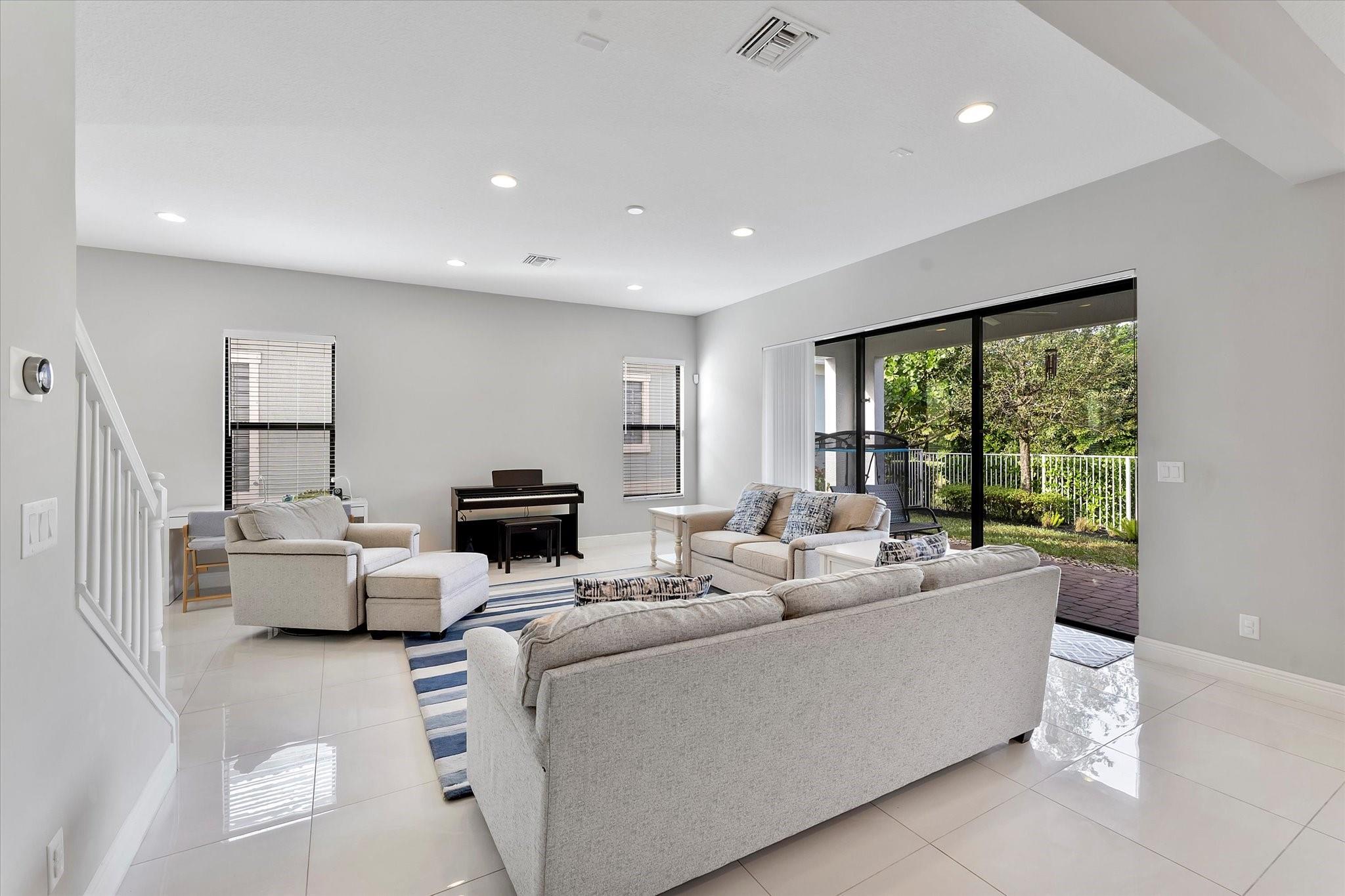 Coral Lago 182-31 B - Residential