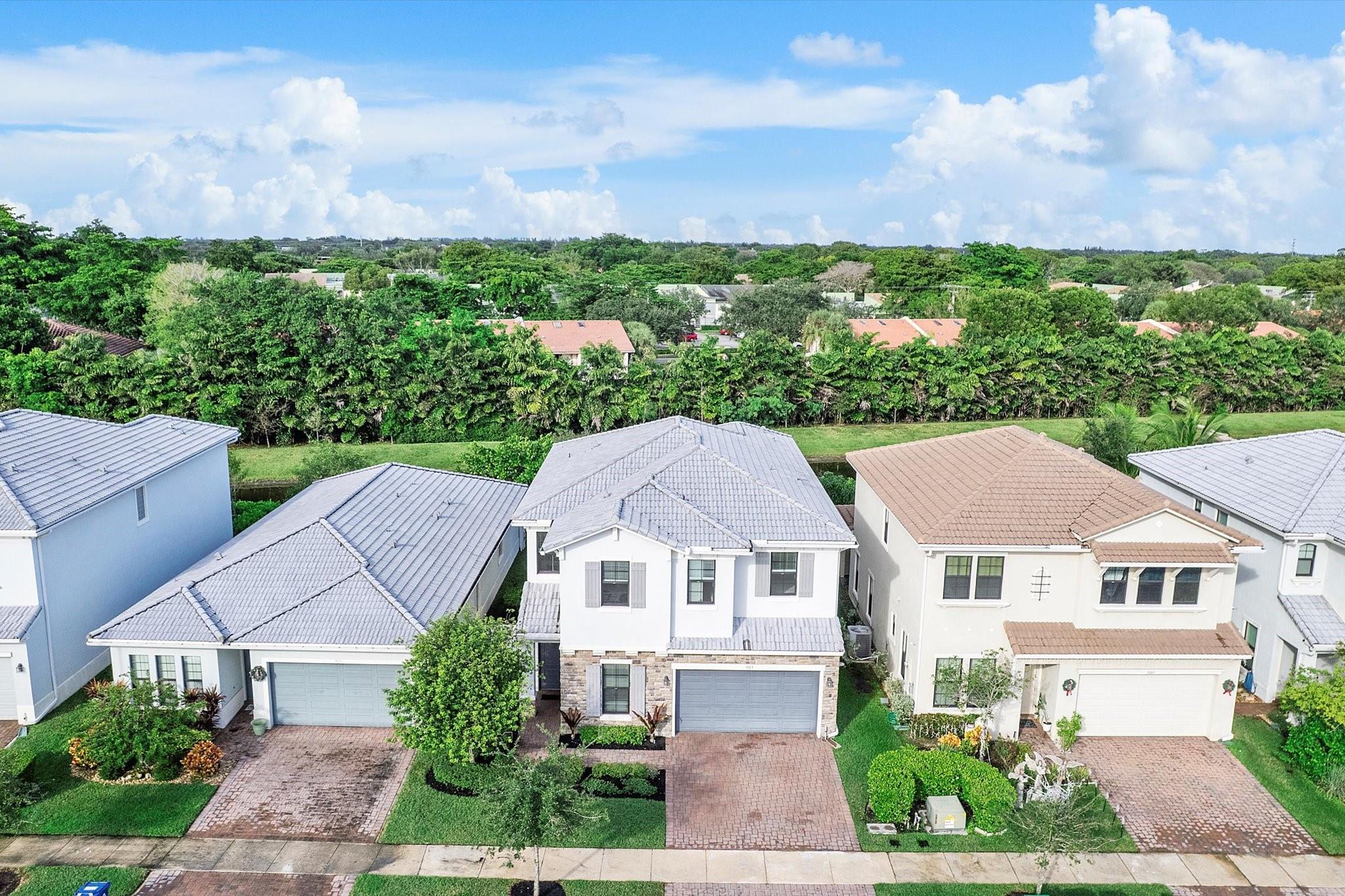 Coral Lago 182-31 B - Residential