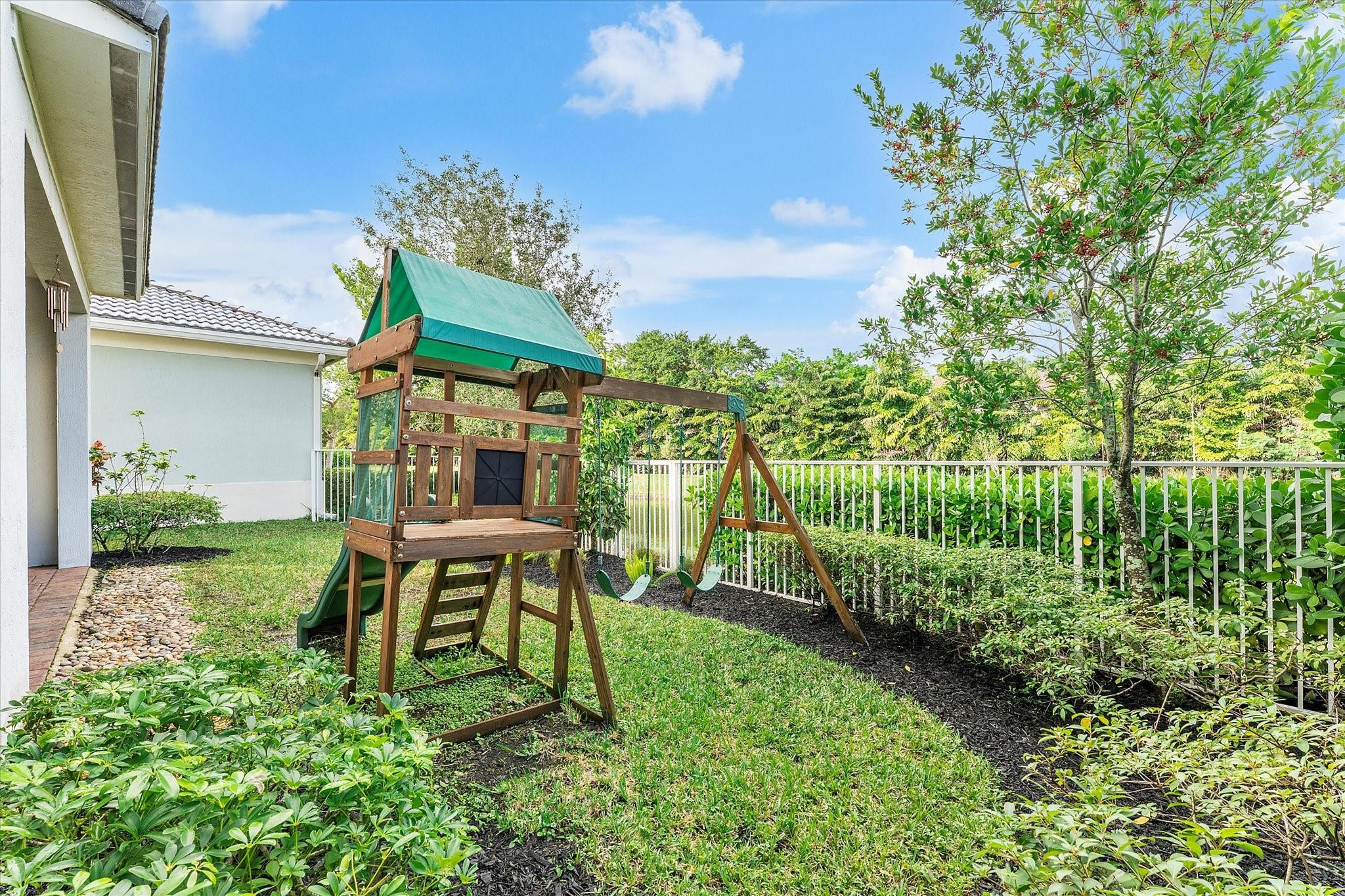 Coral Lago 182-31 B - Residential