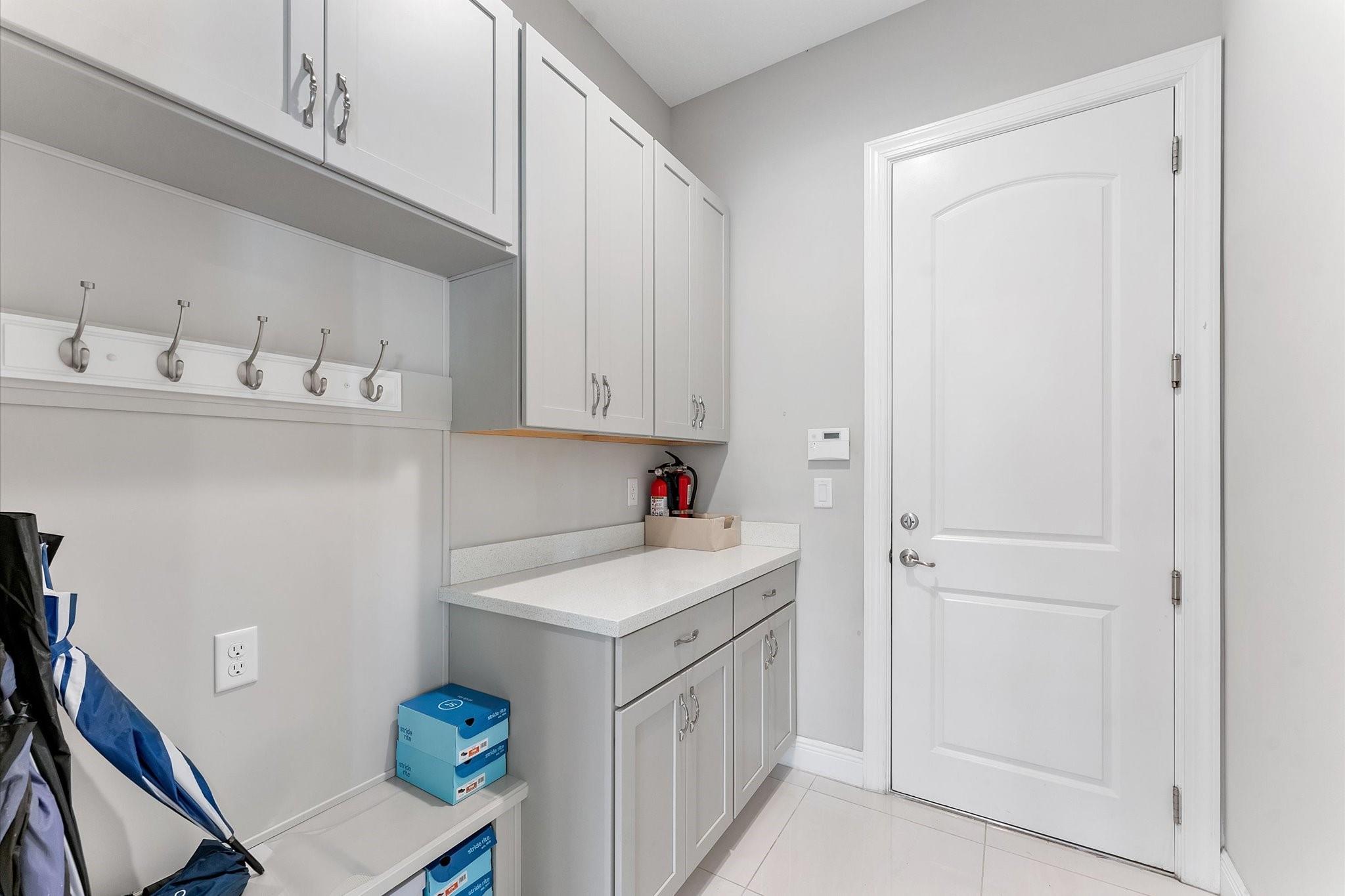 Coral Lago 182-31 B - Residential