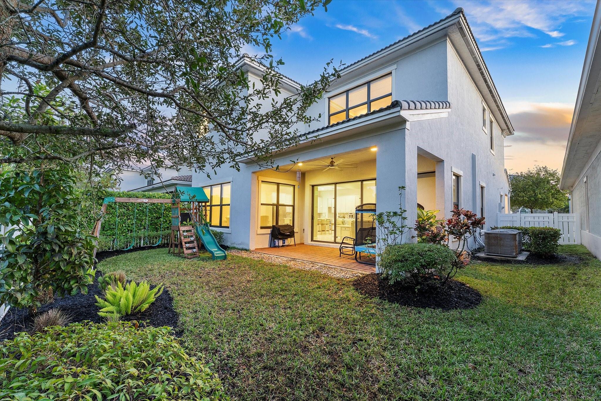 Coral Lago 182-31 B - Residential