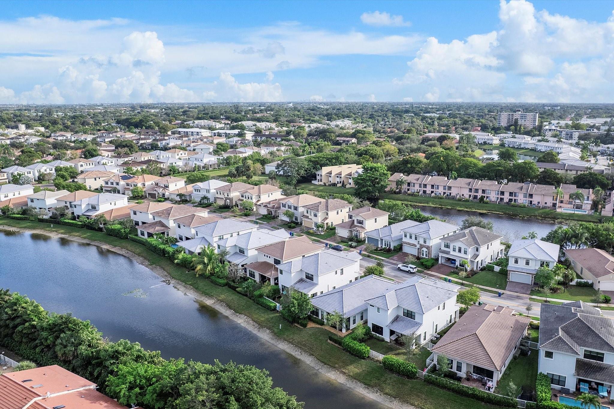 Coral Lago 182-31 B - Residential