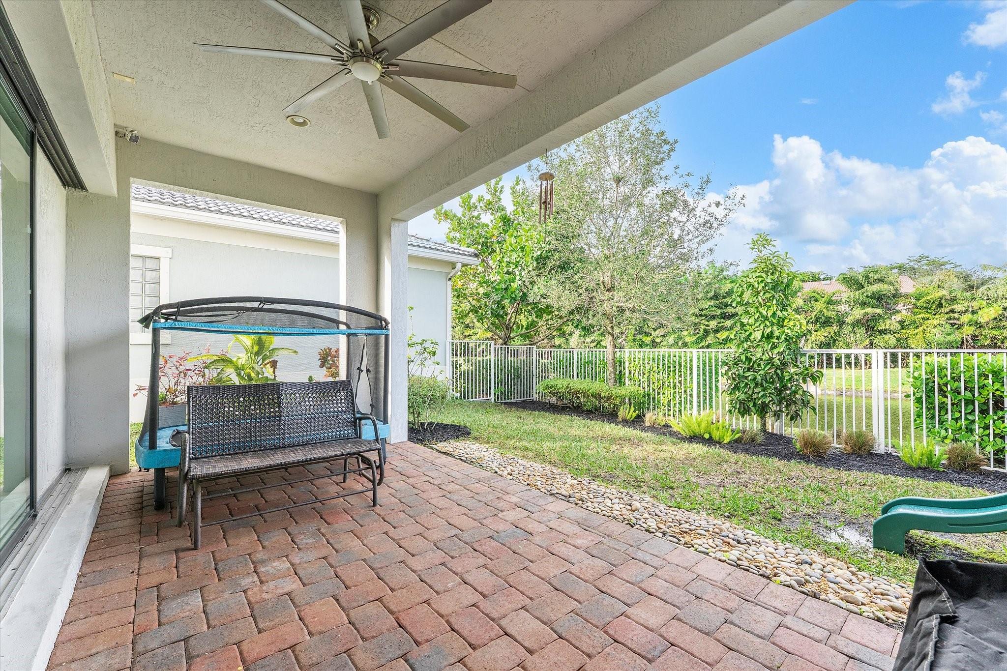 Coral Lago 182-31 B - Residential