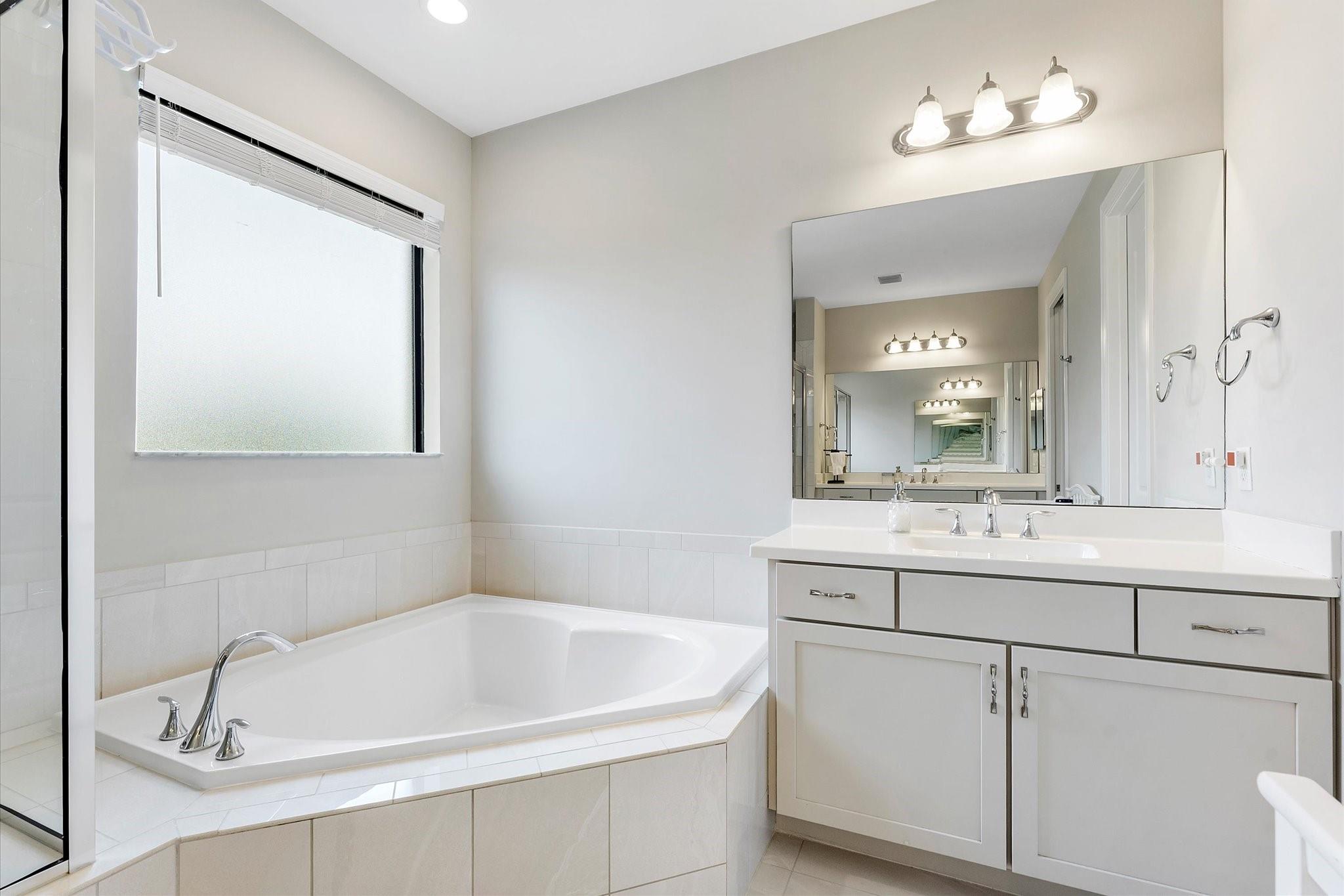 Coral Lago 182-31 B - Residential