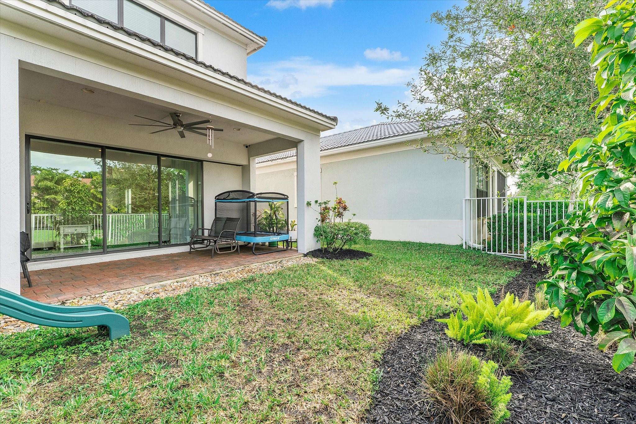 Coral Lago 182-31 B - Residential