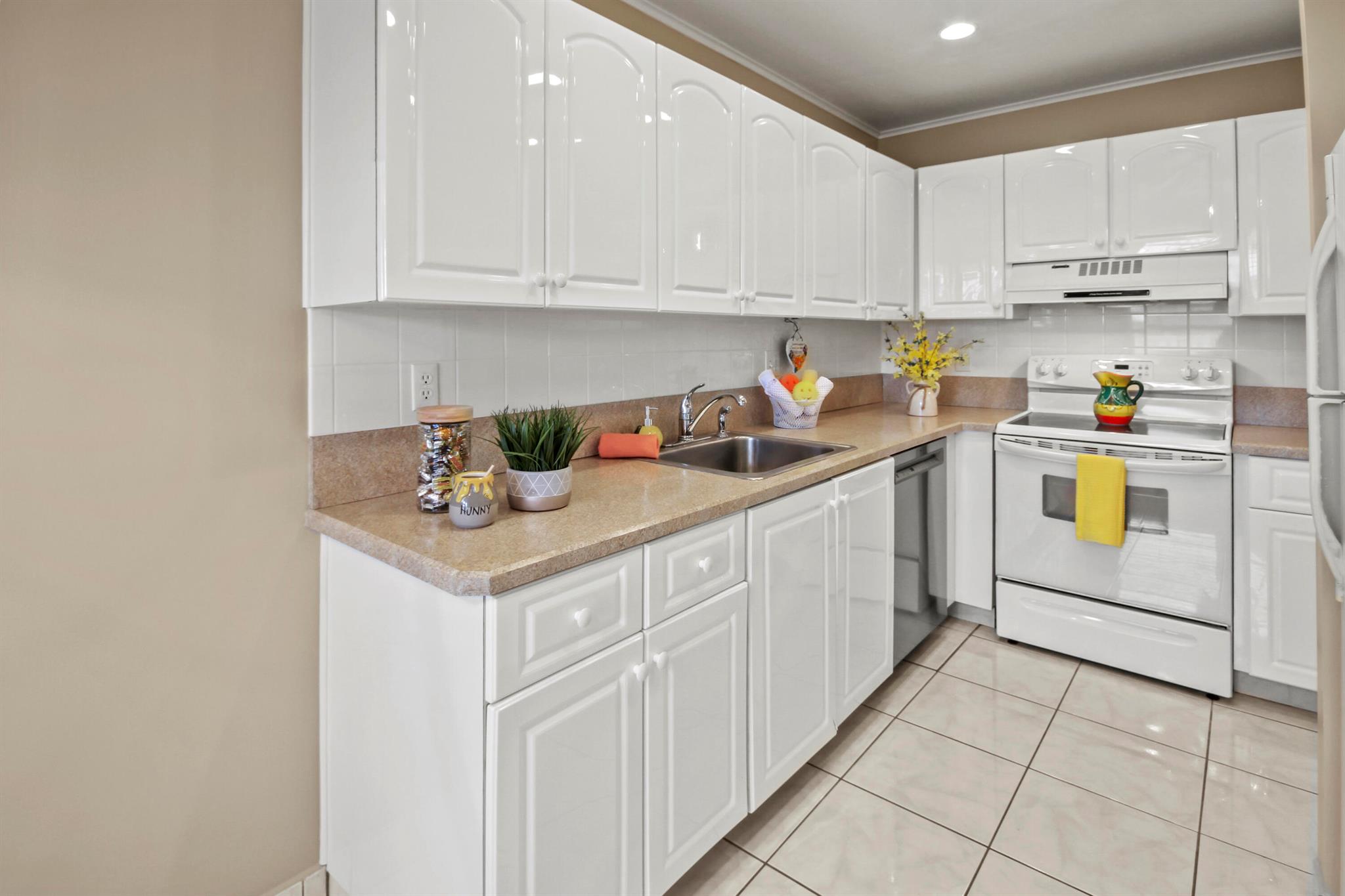 1421 NW 20th Avenue 204