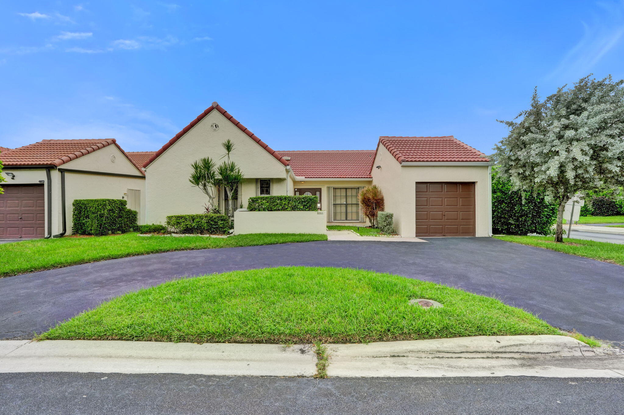 2001 Maplewood Drive