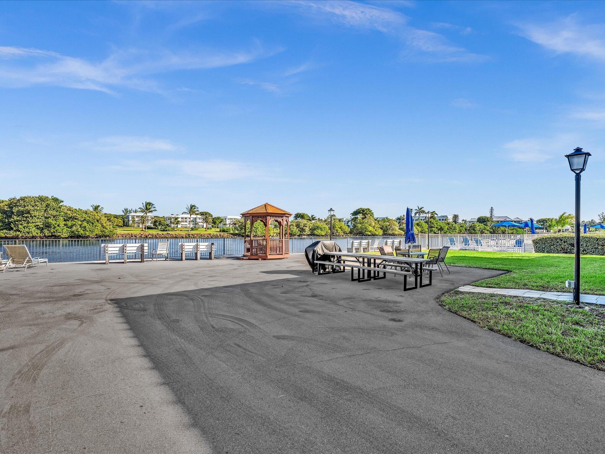 HAMPSHIRE GARDENSTWENTY F - Residential