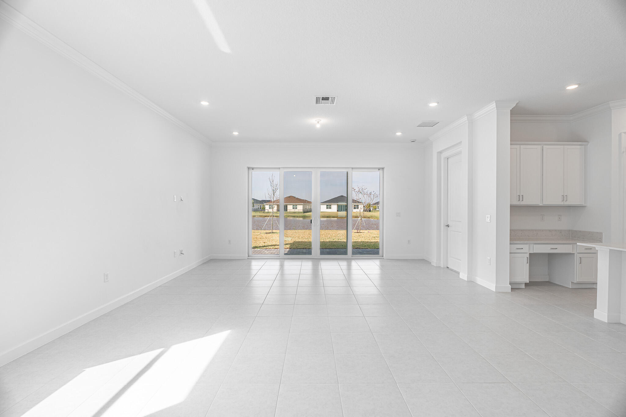 REPLAT OF VERANDA PRESERVE EAST - Residential Lease