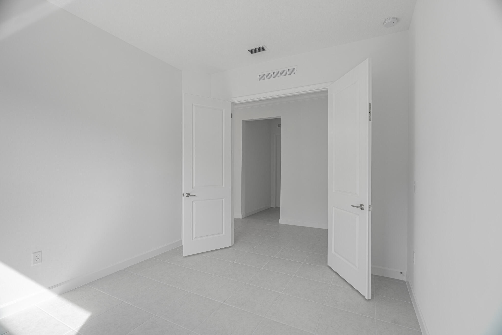 REPLAT OF VERANDA PRESERVE EAST - Residential Lease