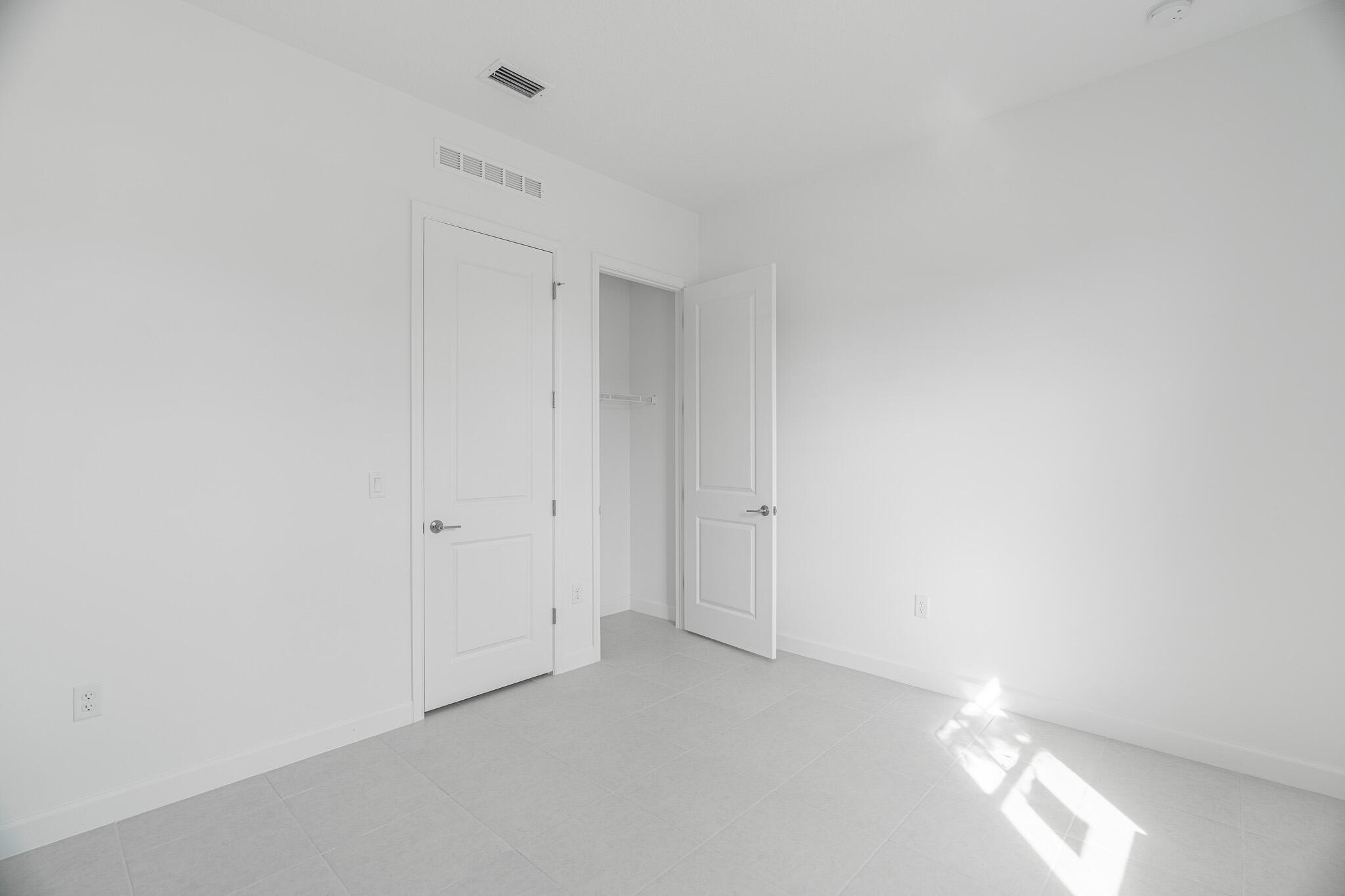 REPLAT OF VERANDA PRESERVE EAST - Residential Lease