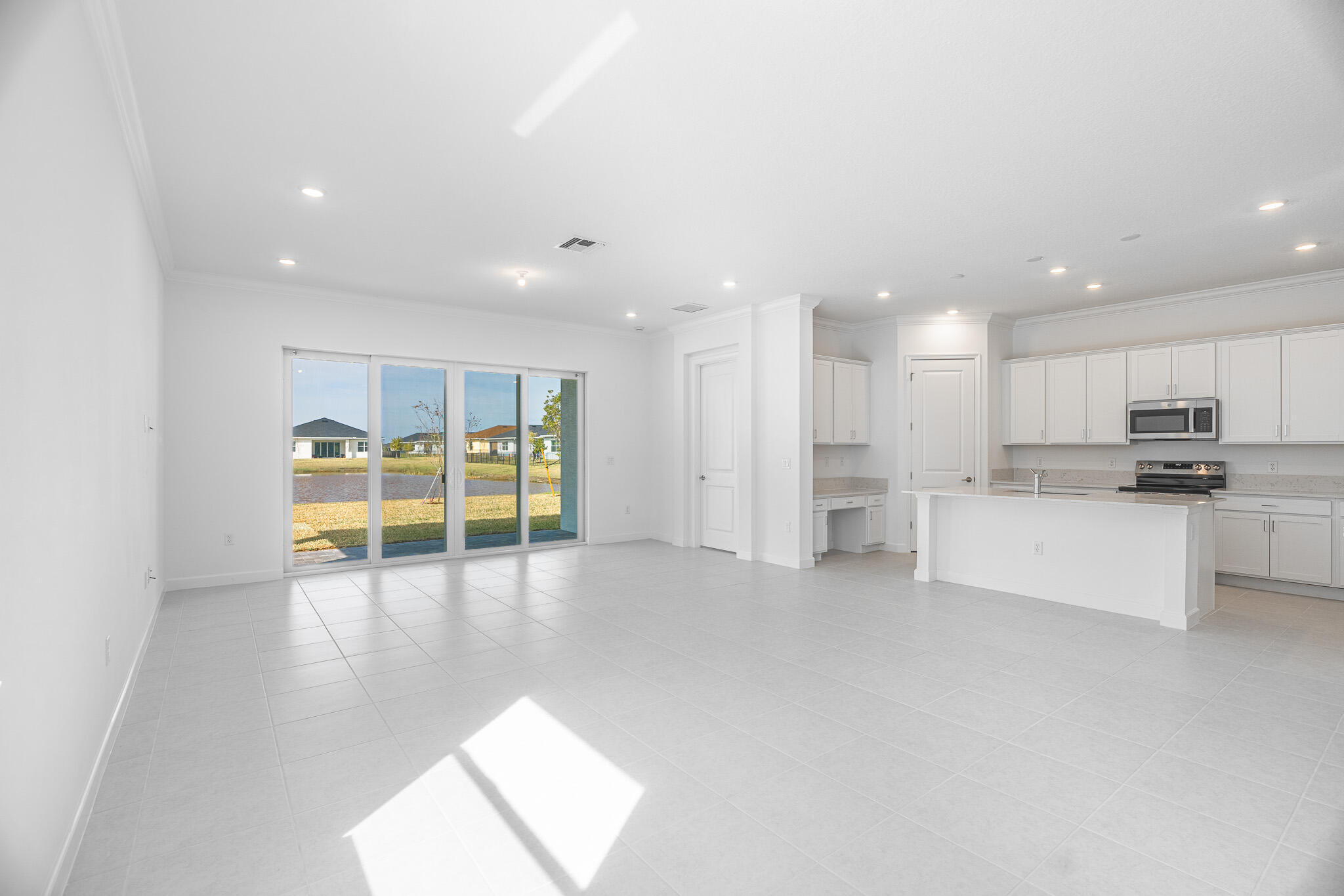 REPLAT OF VERANDA PRESERVE EAST - Residential Lease