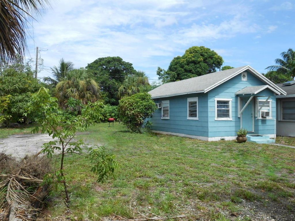 Photo of 115 N F Street, Lake Worth Beach, FL 33460 (MLS # R11002229)