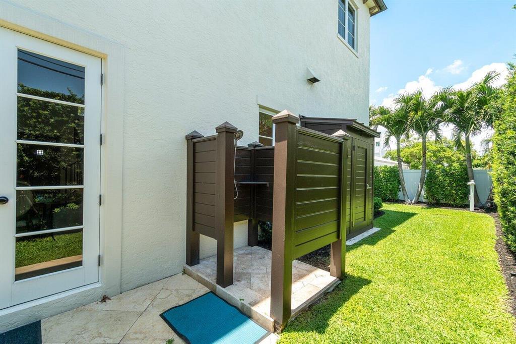 SHORE VIEW - Residential