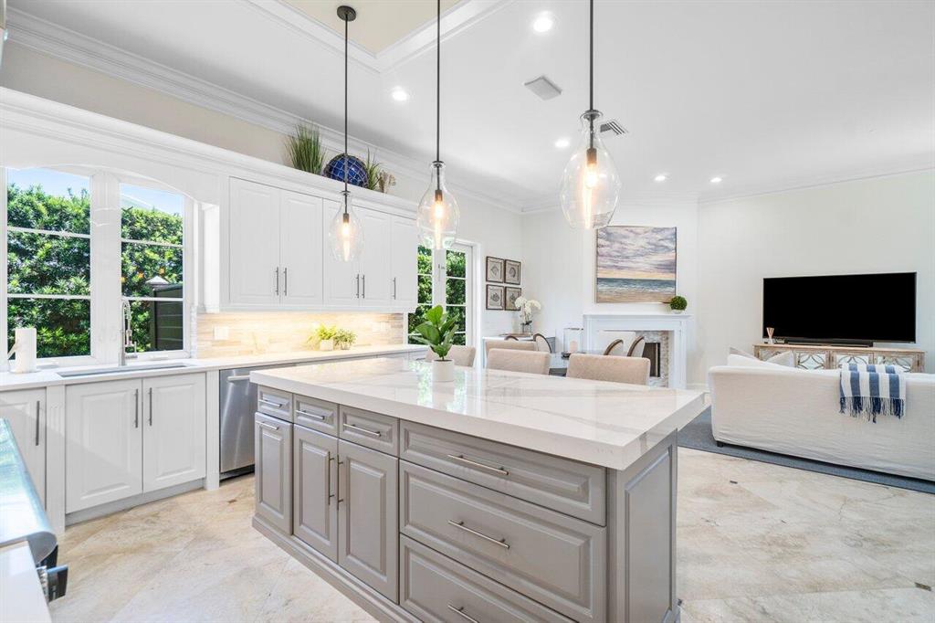 SHORE VIEW - Residential