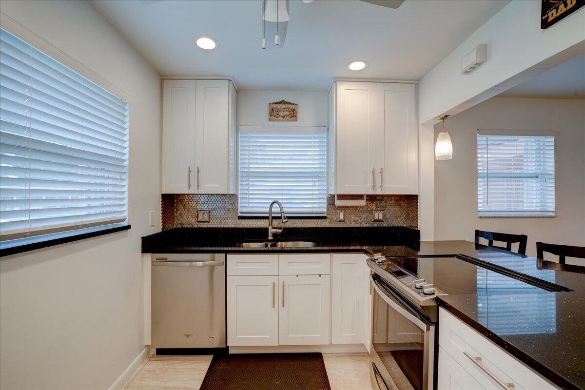 COUNTRY MANORS CONDO - Residential