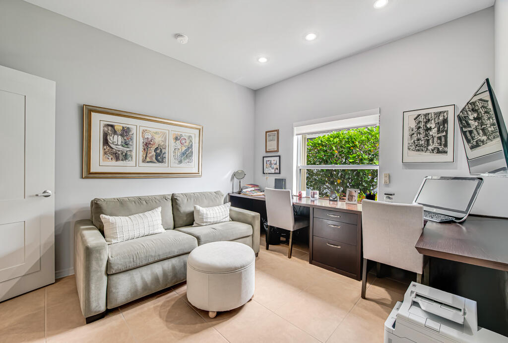 VENETIAN ISLES - Residential