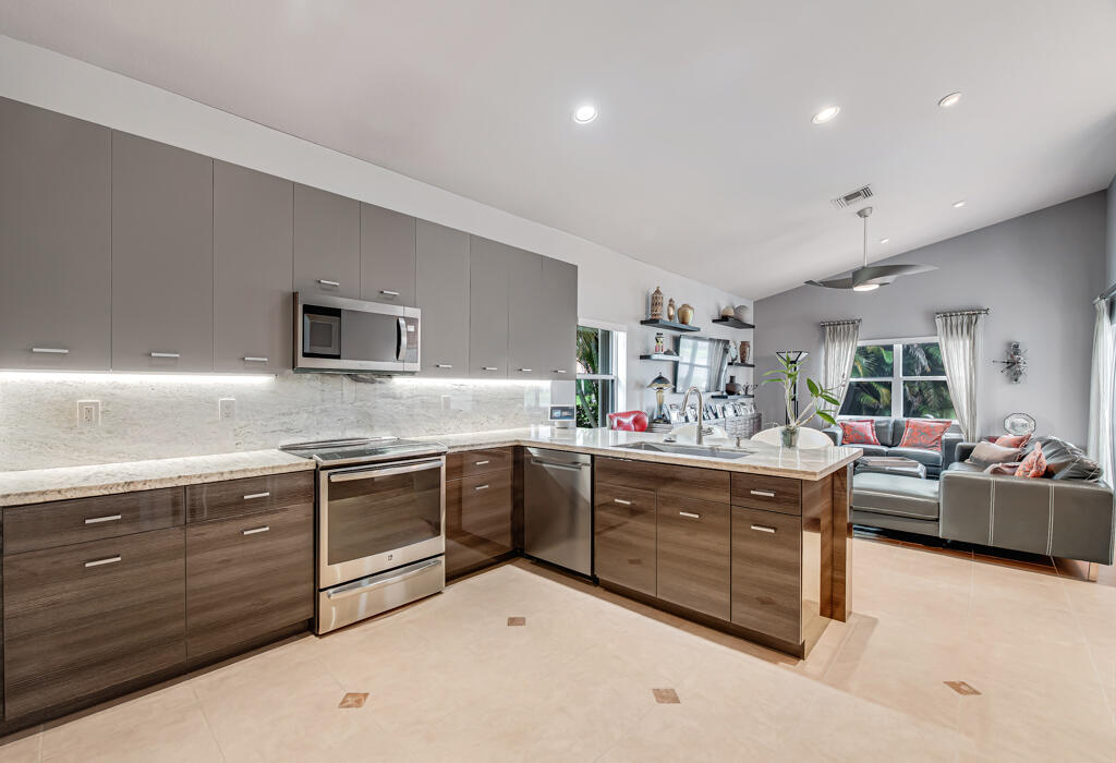 VENETIAN ISLES - Residential