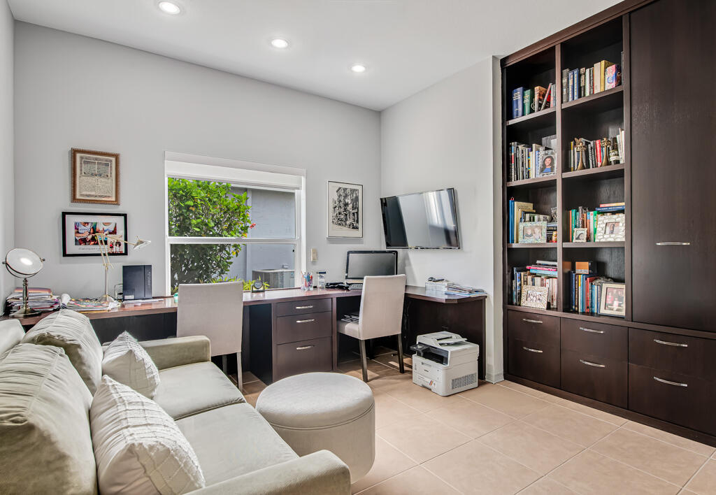 VENETIAN ISLES - Residential