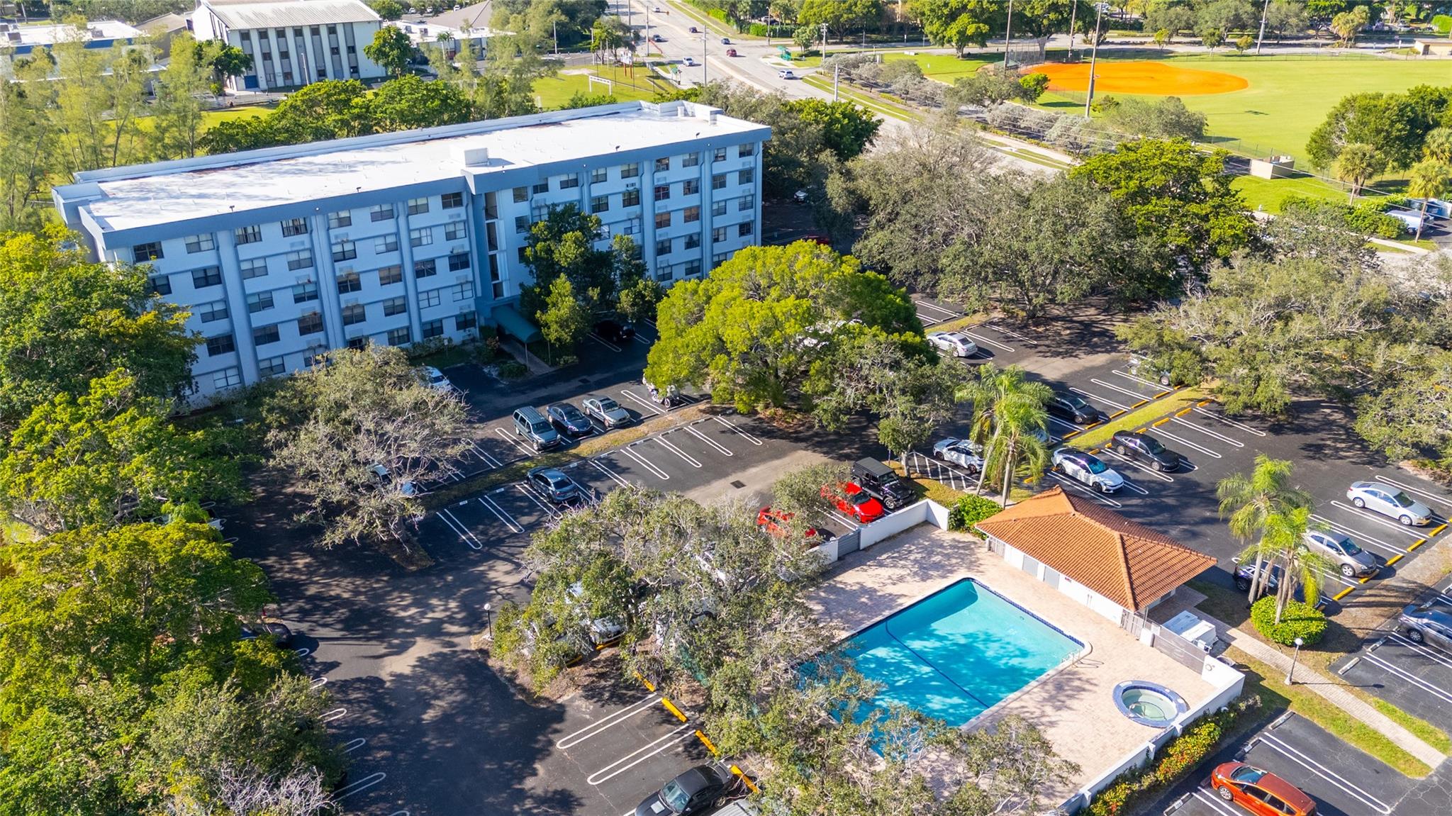 TOWER CLUB - Residential