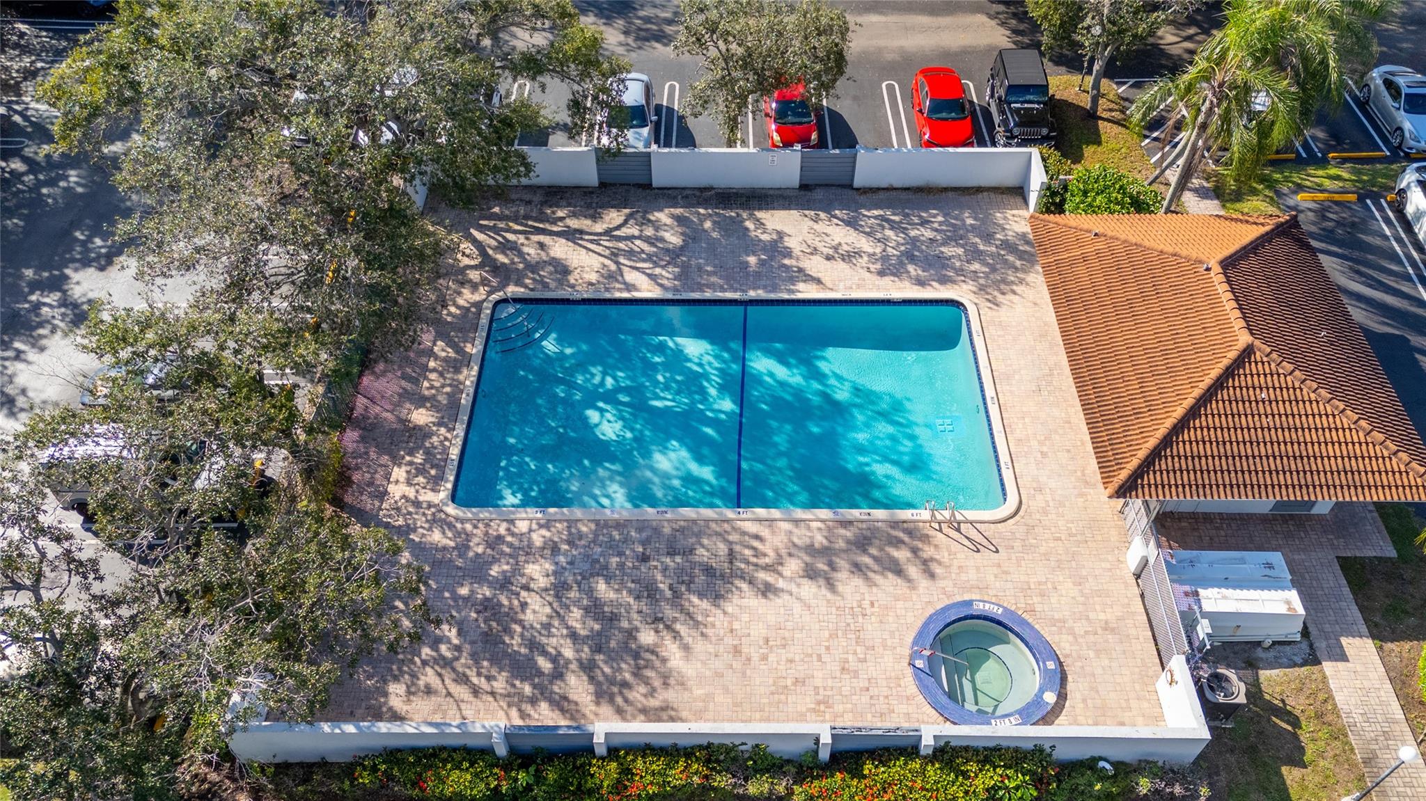 TOWER CLUB - Residential