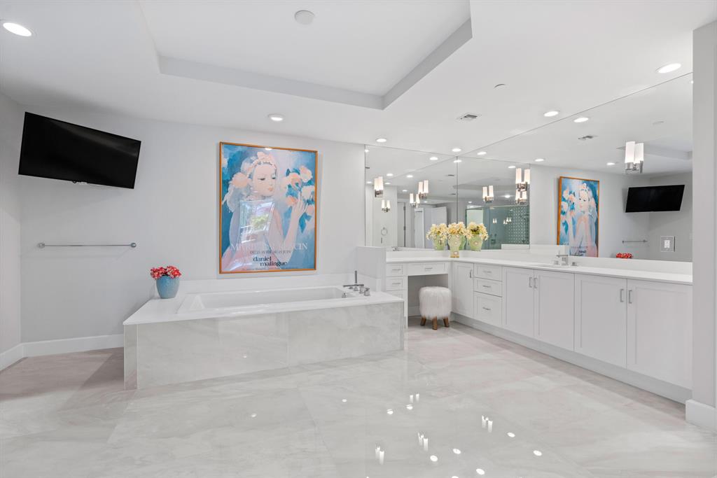 AZURE CONDO - Residential