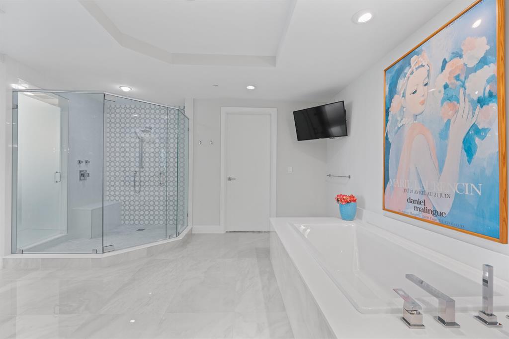 AZURE CONDO - Residential