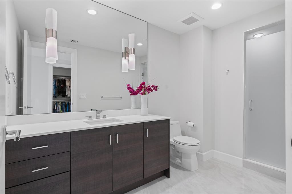 AZURE CONDO - Residential