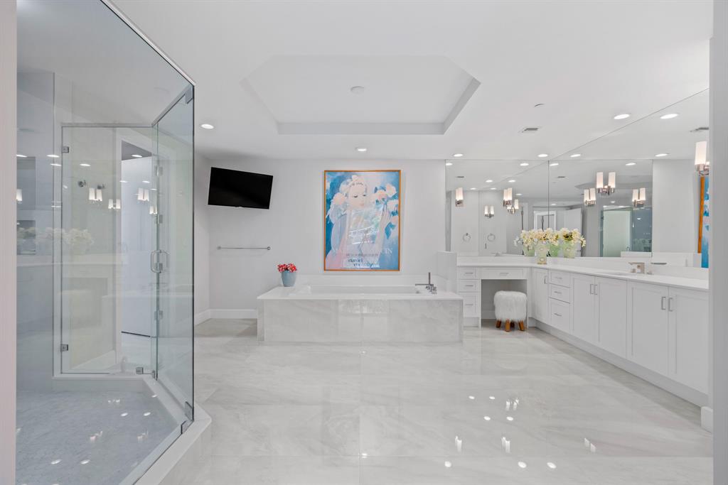 AZURE CONDO - Residential