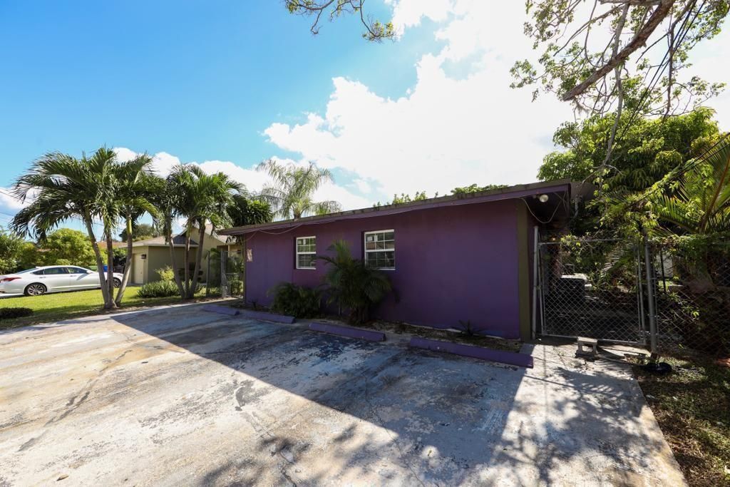 Photo of 1132 NW 5th Court, Fort Lauderdale, FL 33311 (MLS # B26024409)
