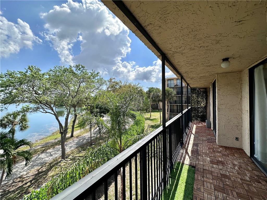 BLUE LAKE - Residential