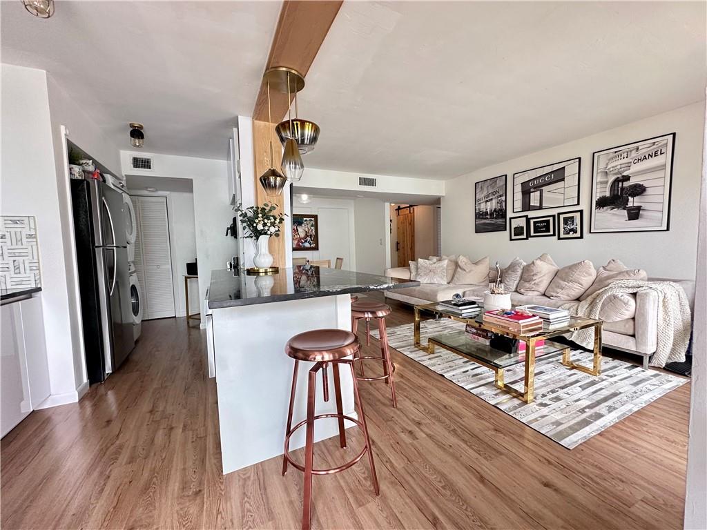 BLUE LAKE - Residential