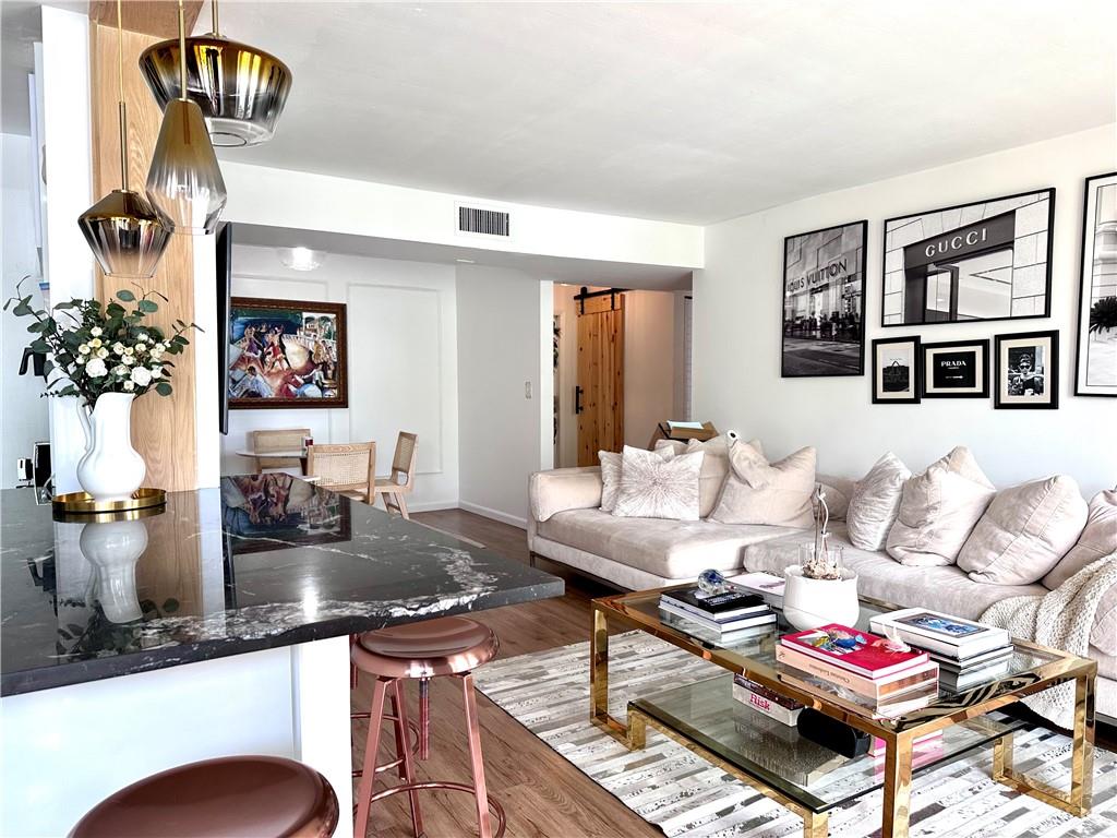 BLUE LAKE - Residential