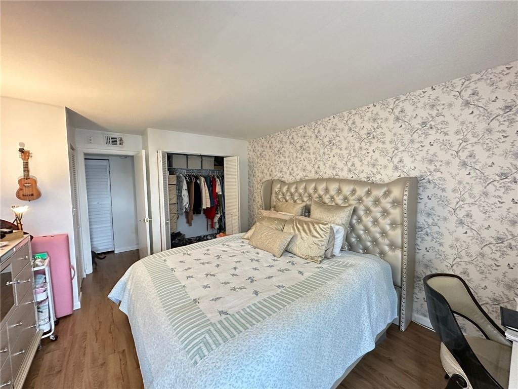 BLUE LAKE - Residential