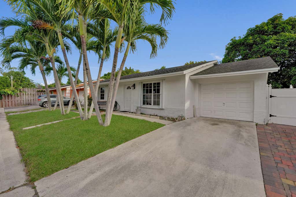 Photo of 6134 E Wauconda Way E, Lake Worth, FL 33463 (MLS # B26055980)