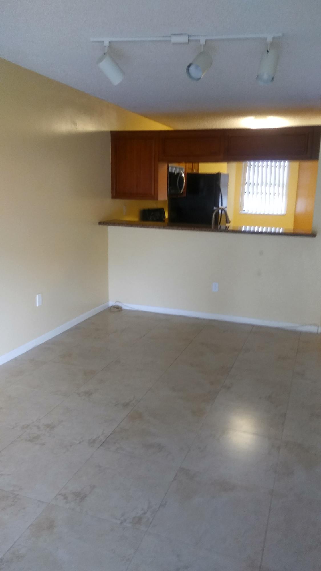 VILLAS DE VENEZIA - Residential Lease