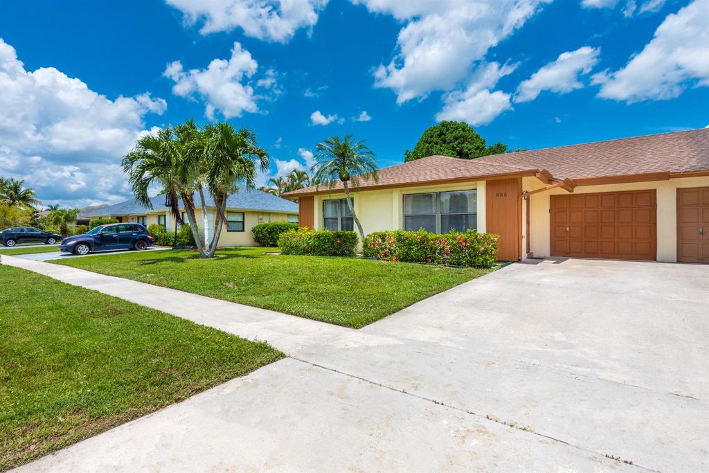 Photo of 955 Lantern Tree Lane, Wellington, FL 33414 (MLS # R10897099)