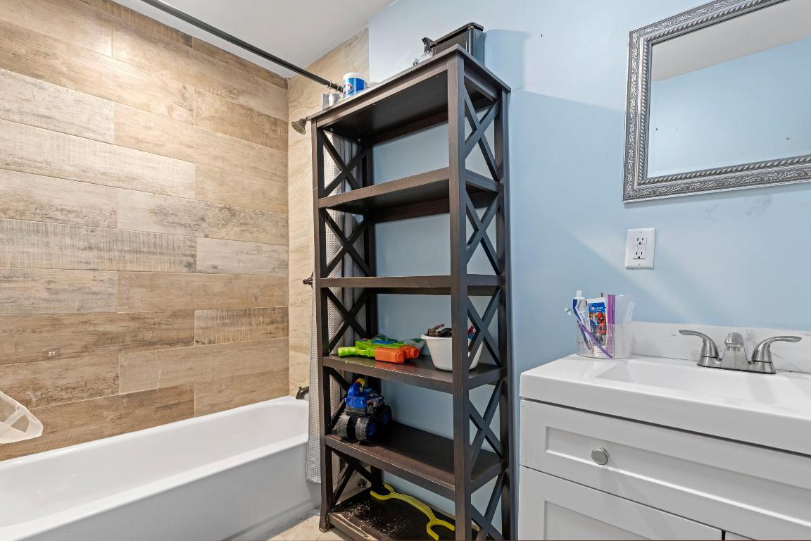 3-43-41~ E 207.50 FT OF W   662.50 FT OF N 240 FT - Residential