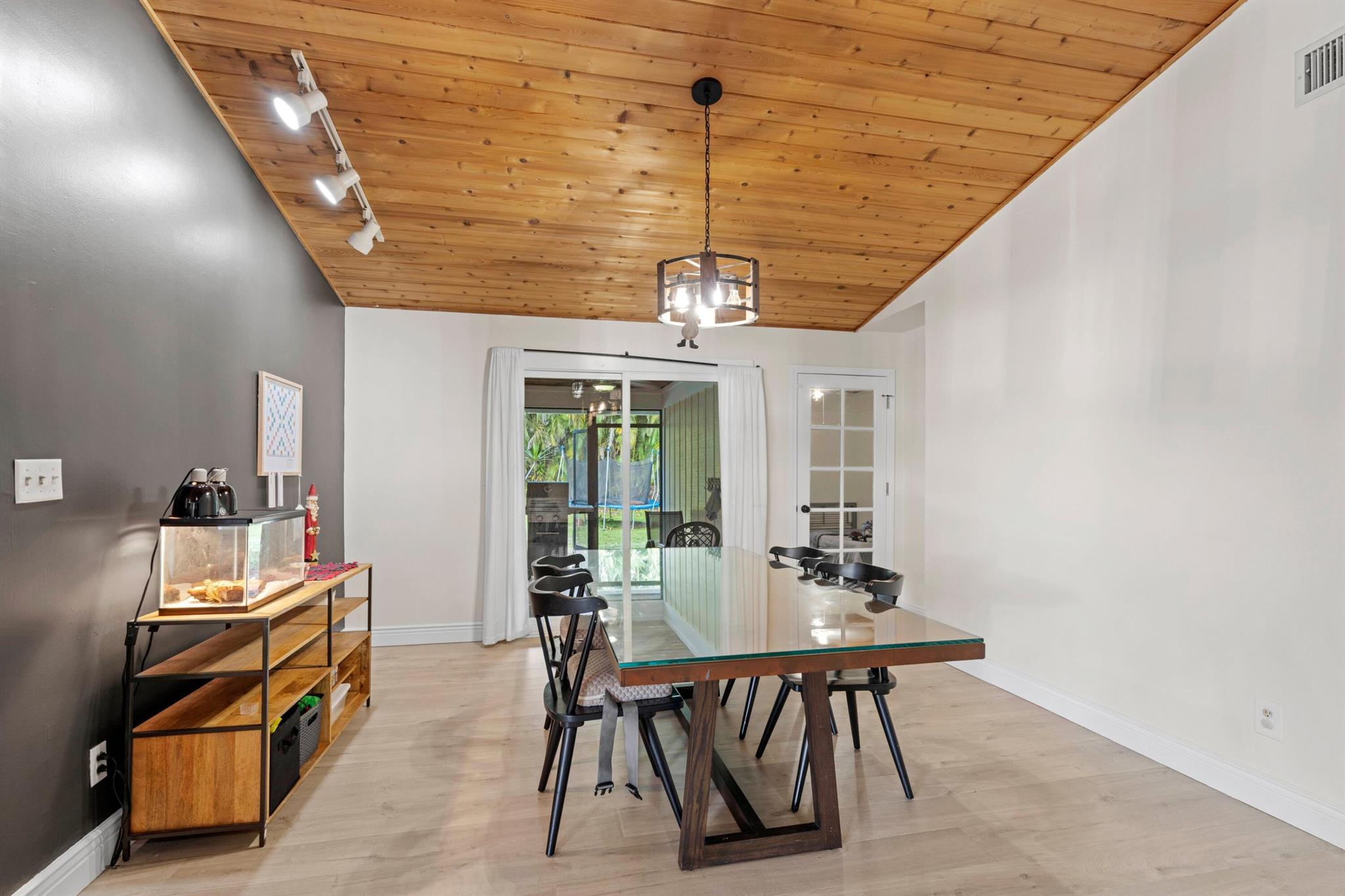 3-43-41~ E 207.50 FT OF W - Residential