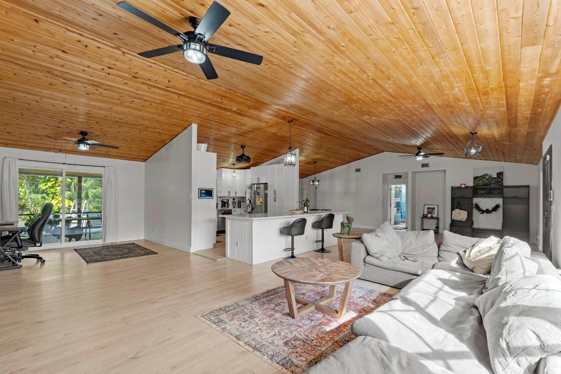 3-43-41~ E 207.50 FT OF W   662.50 FT OF N 240 FT - Residential