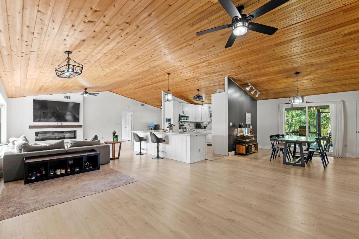 3-43-41~ E 207.50 FT OF W   662.50 FT OF N 240 FT - Residential