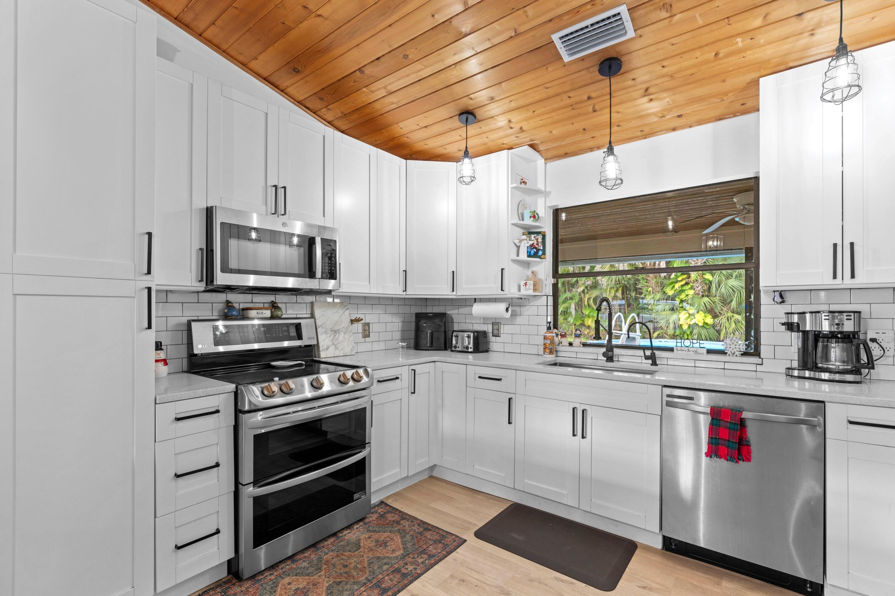 3-43-41~ E 207.50 FT OF W   662.50 FT OF N 240 FT - Residential